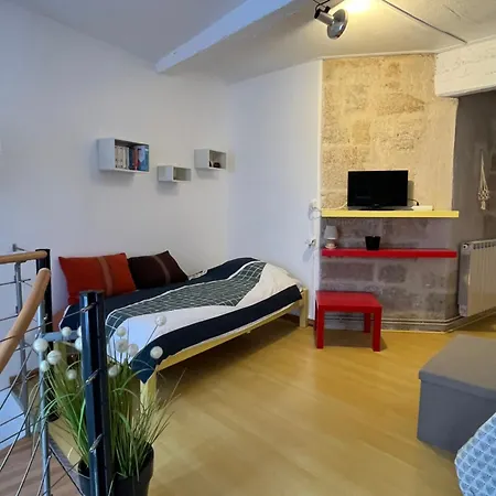 Duplex Tout Confort Centre Historique Pezenas Apartament *